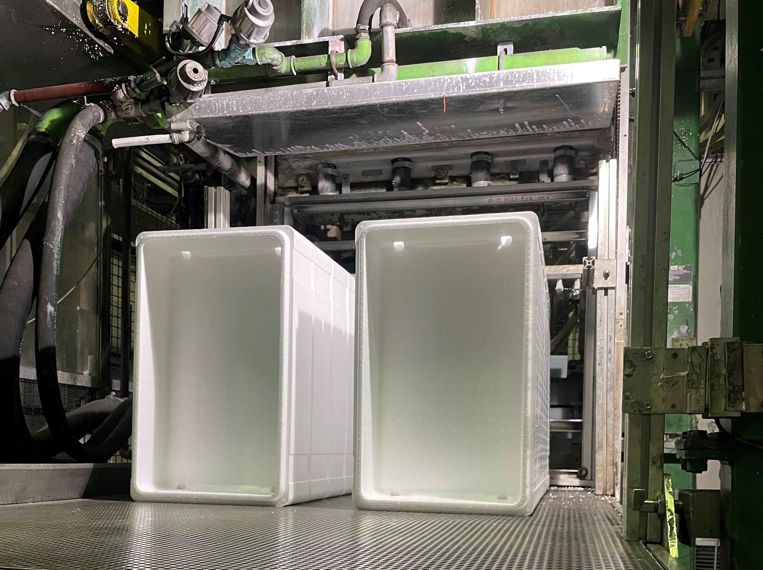 Production of styropack boxes on production line
